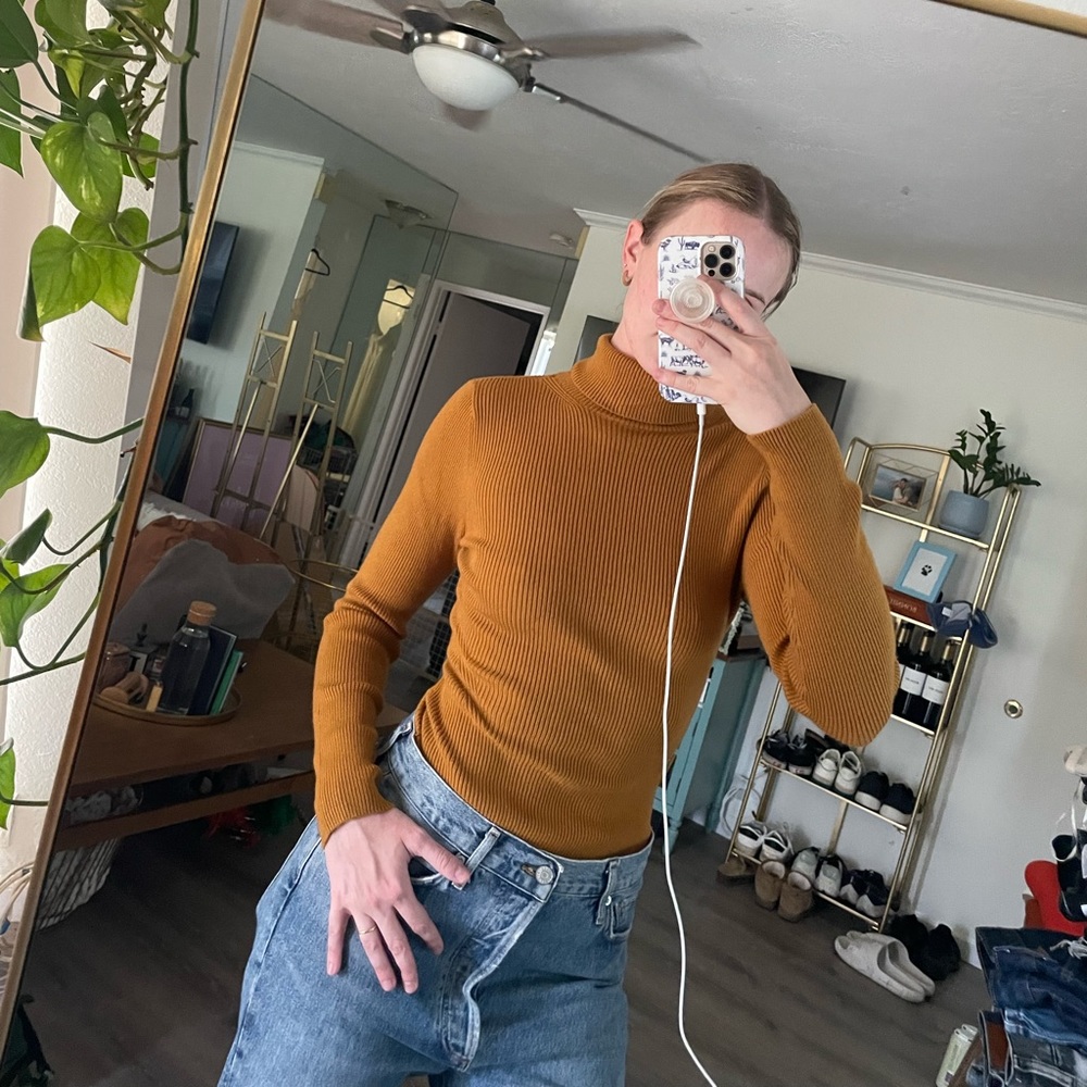 Abercrombie and fitch turtleneck knit bodysuit, golden color size M